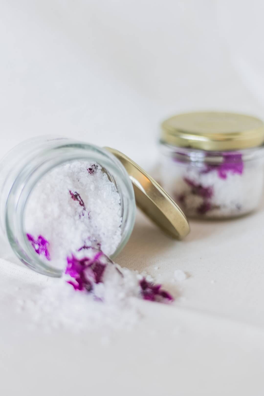 Bath Bombs vs Bath Salts: Which is Right for You?