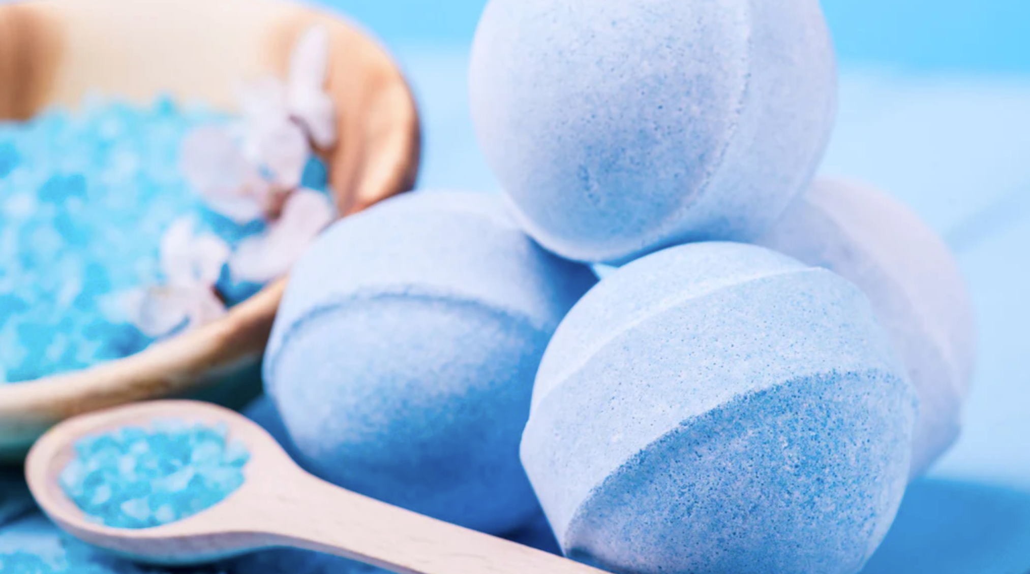 Bath Bombs vs Bath Salts: Which One Should You Choose?