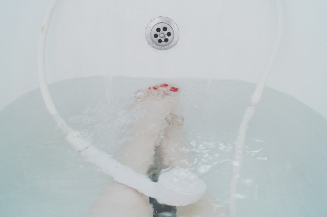 Bath Bombs vs. Bath Salts: Discover the Best For Your Soaking Experience