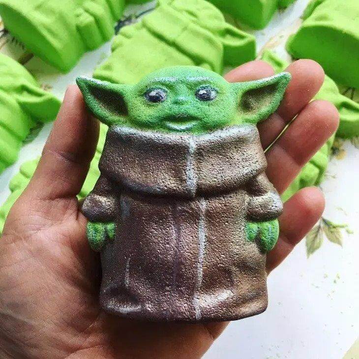 Baby Yoda Alien Bath Bomb
